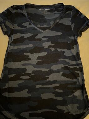 Lucky Brand Black & Gray Camo V-Neck Tee - Short Sleeve